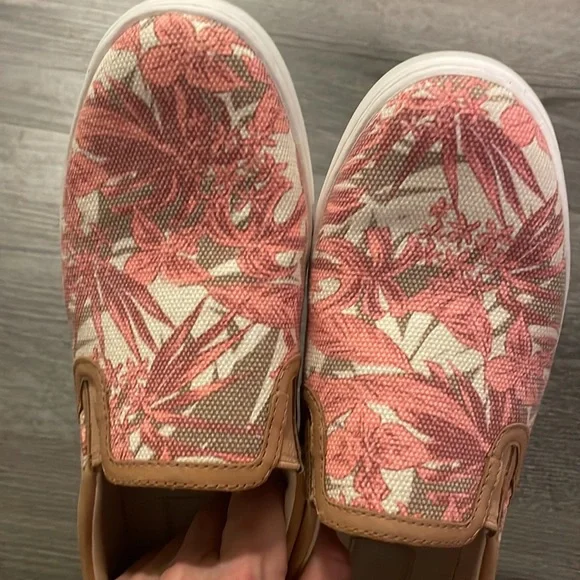 UGG® Tropical Blush Fierce Island Floral Slip-On Sneaker - Women,9/40!NWT - Picture 8 of 8